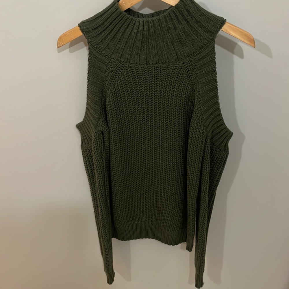 Shoulder cut out mock neck sweater